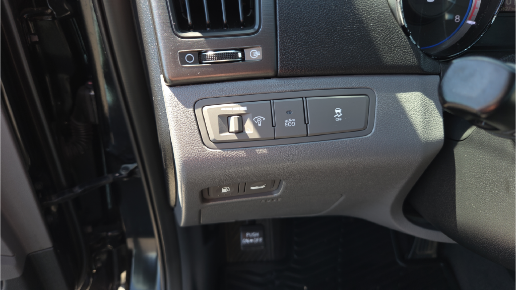 Used 2014 Black Hyundai GLS image 29