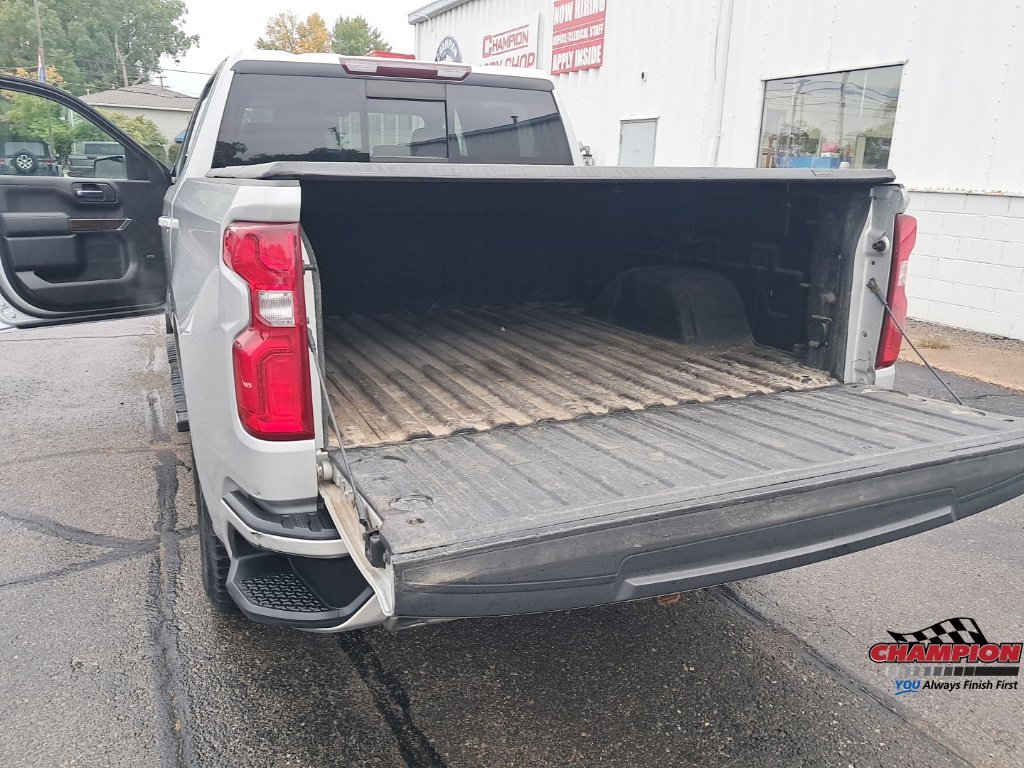 Used 2019 Silver Chevrolet RST image 29