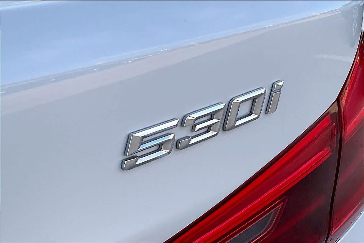 Used 2018 Mineral White Metallic BMW 530i image 9