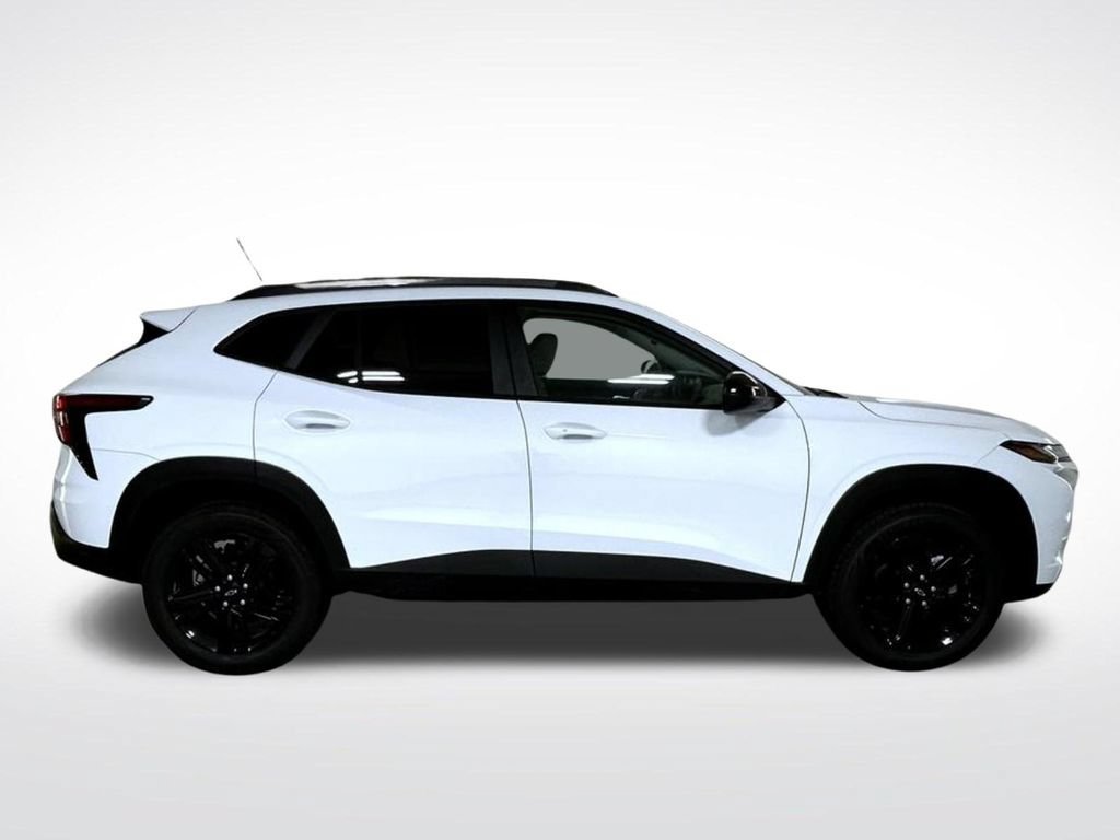 New 2026 Summit White Chevrolet ACTIV image 6