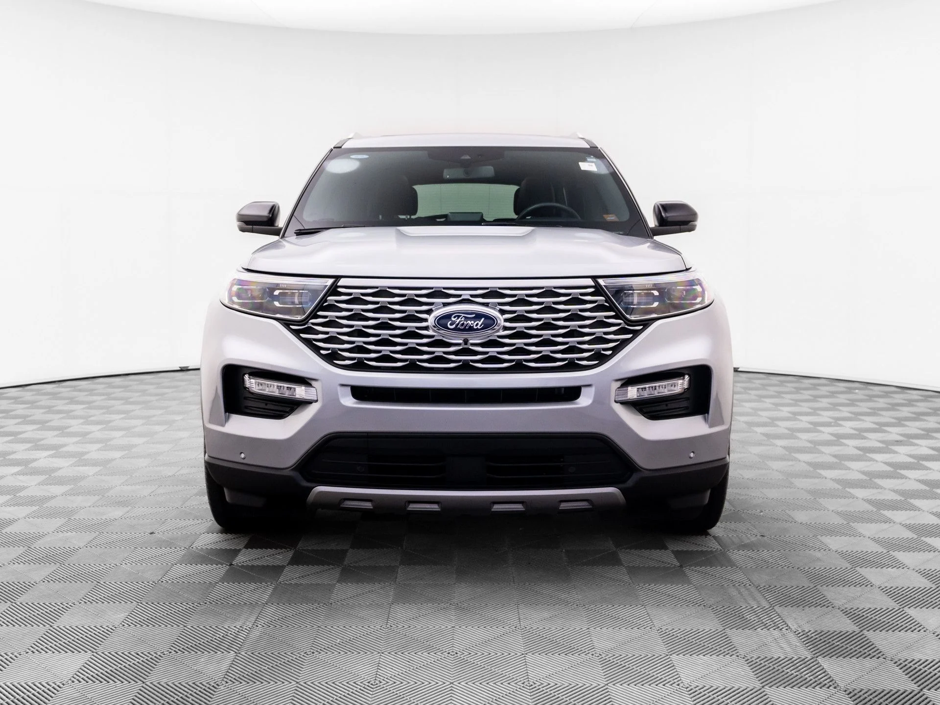 Used 2023 Silver Ford Platinum image 9