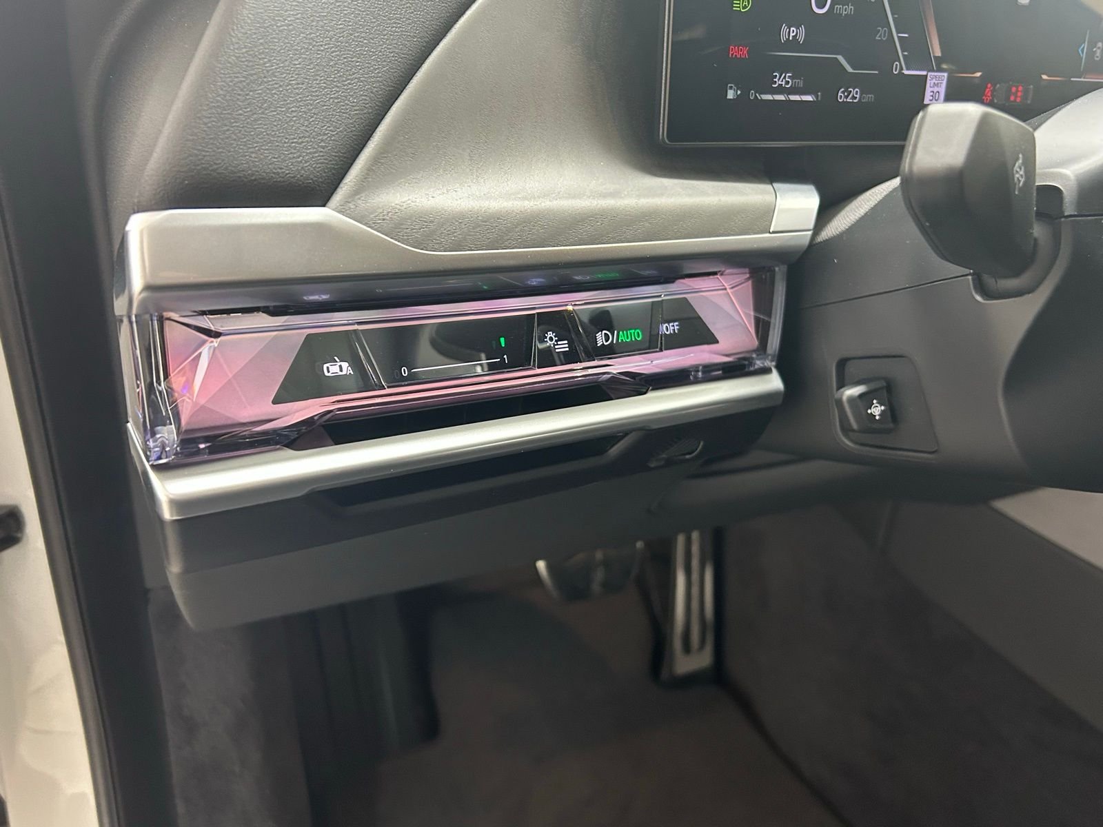 2025 BMW 7 Series 760i - Photo 25