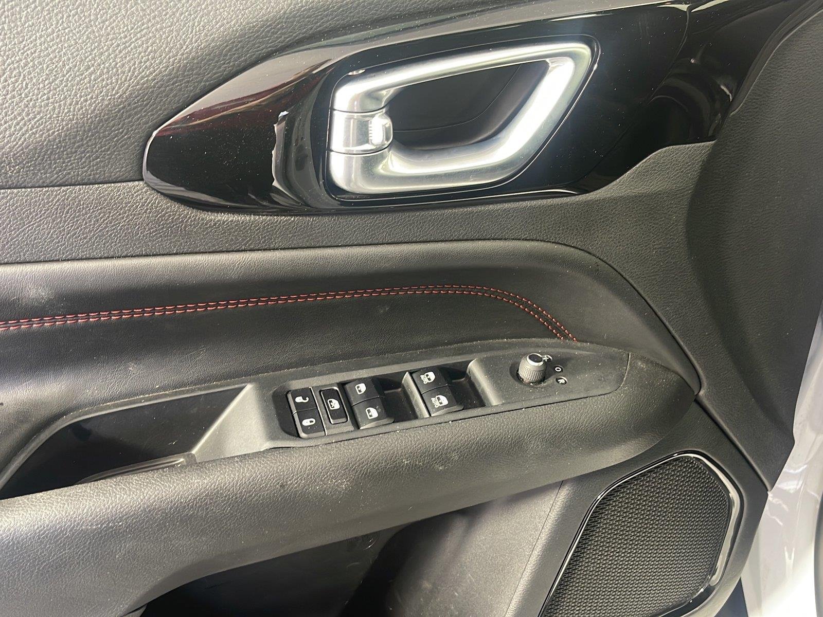 Used 2025 Bright White Clearcoat Jeep Trailhawk image 13