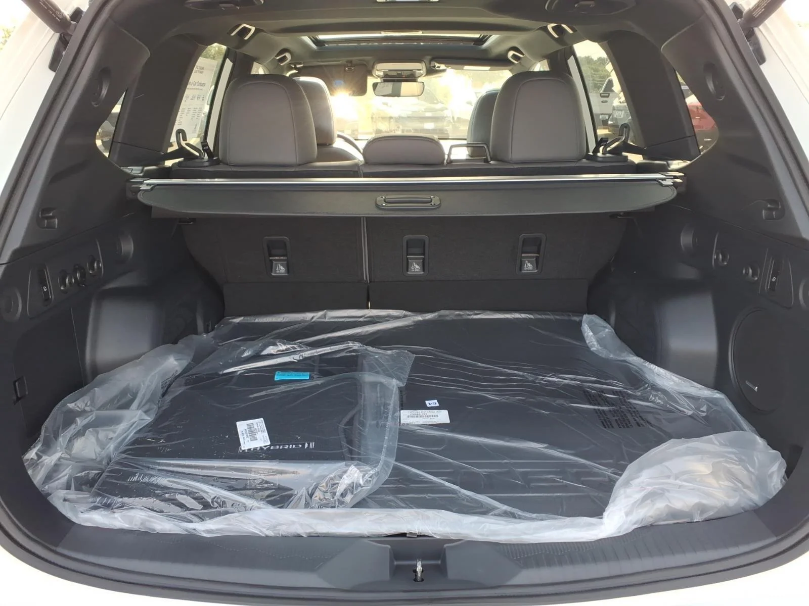 New 2026 CRYSTAL WHITE PEARL Subaru Limited Hybrid image 18