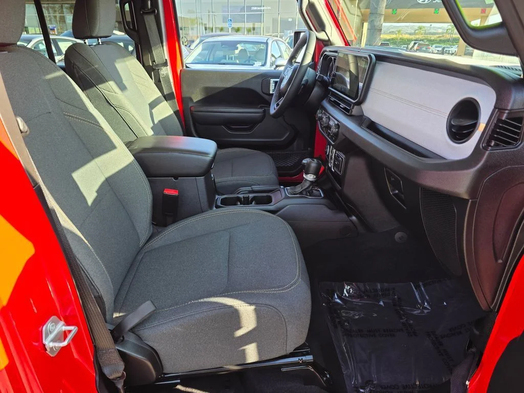 Used 2025 Red Jeep Sport S image 9