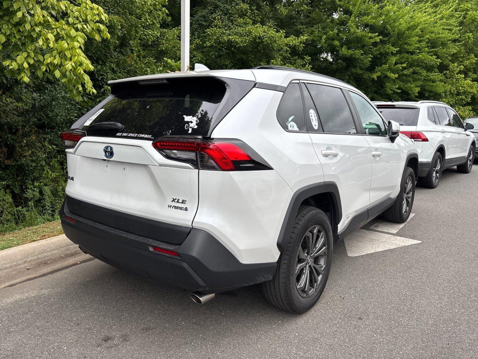 Used 2023 Wind Chill Pearl Toyota XLE Premium image 5