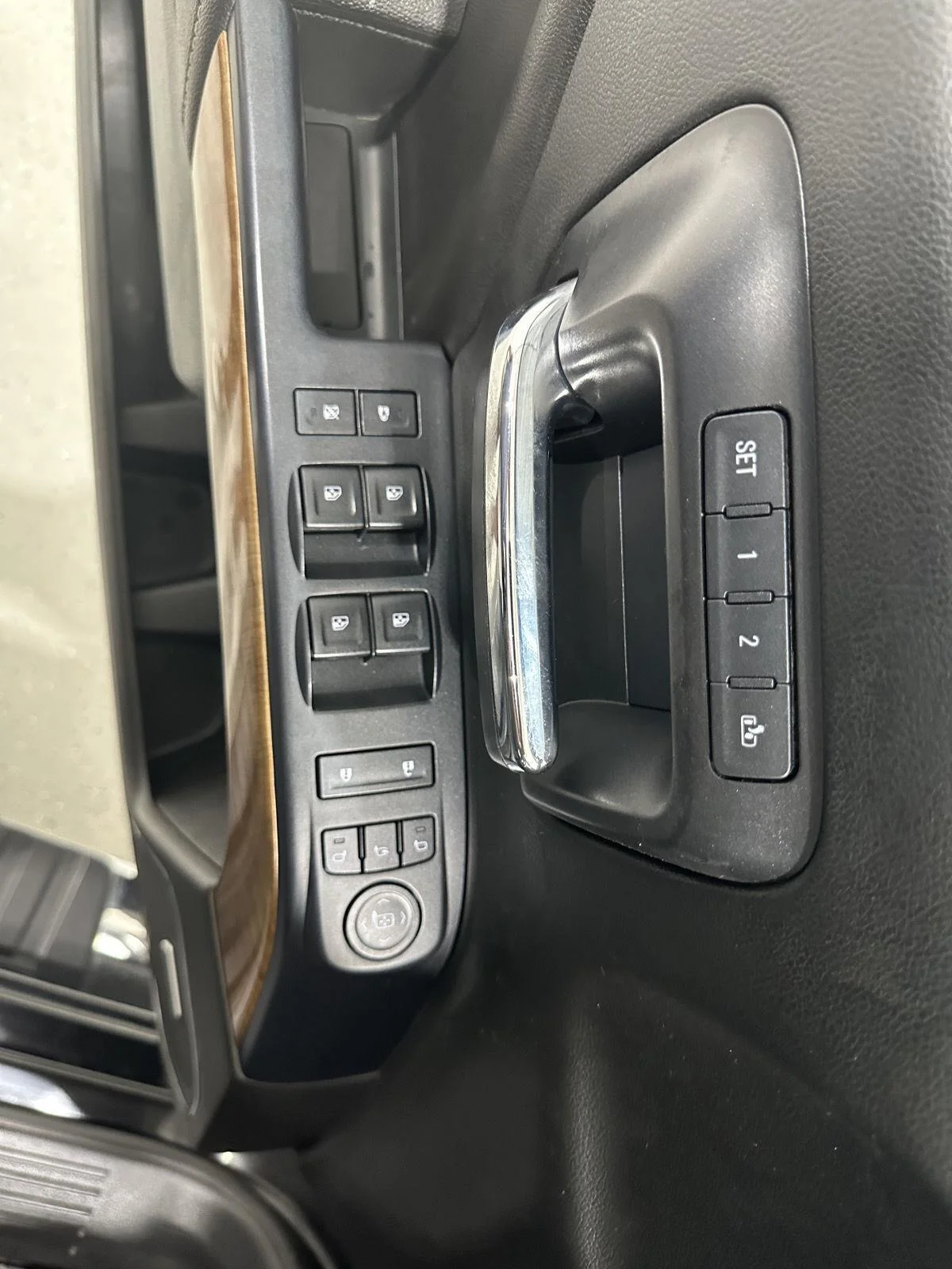Used 2015 BLACK Chevrolet LTZ image 17