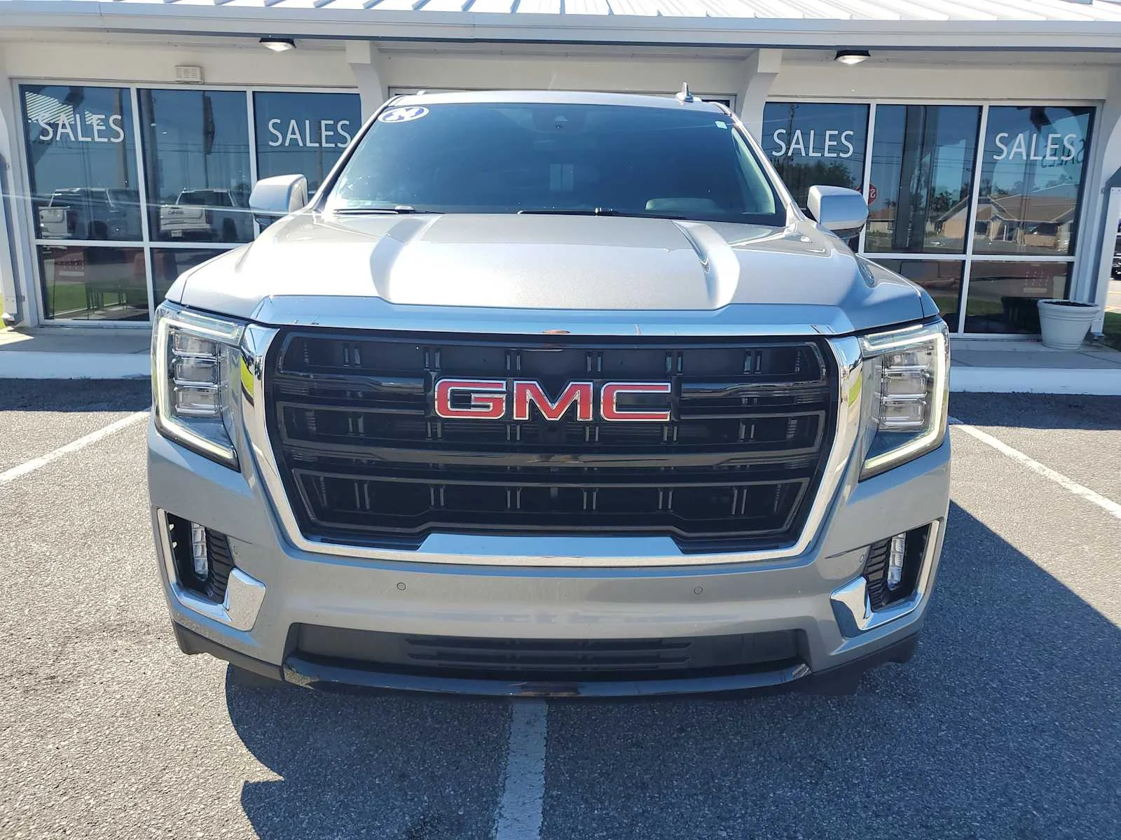 Used 2024 Sterling Metallic GMC SLE image 13