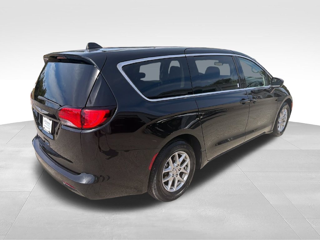 Used 2023 Black Chrysler LX image 5
