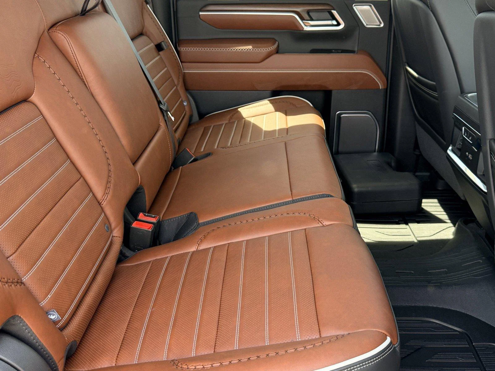 New 2026 Glacier White Tricoat GMC Denali Ultimate image 10