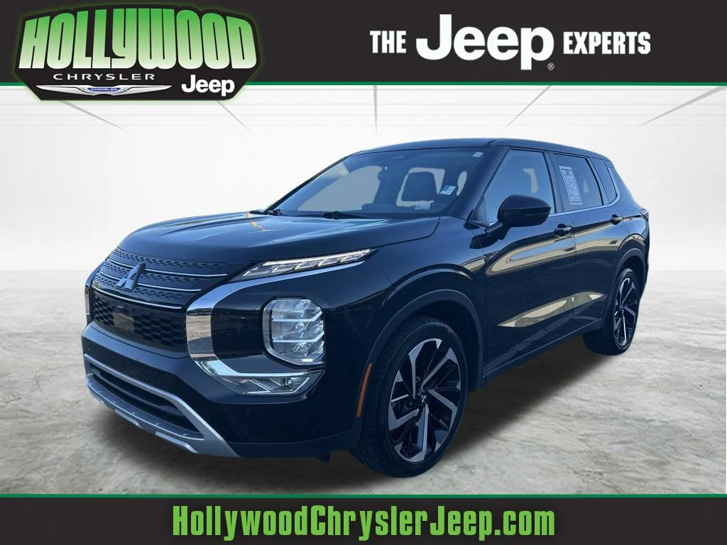 Used 2023 Black Mitsubishi SE image 1