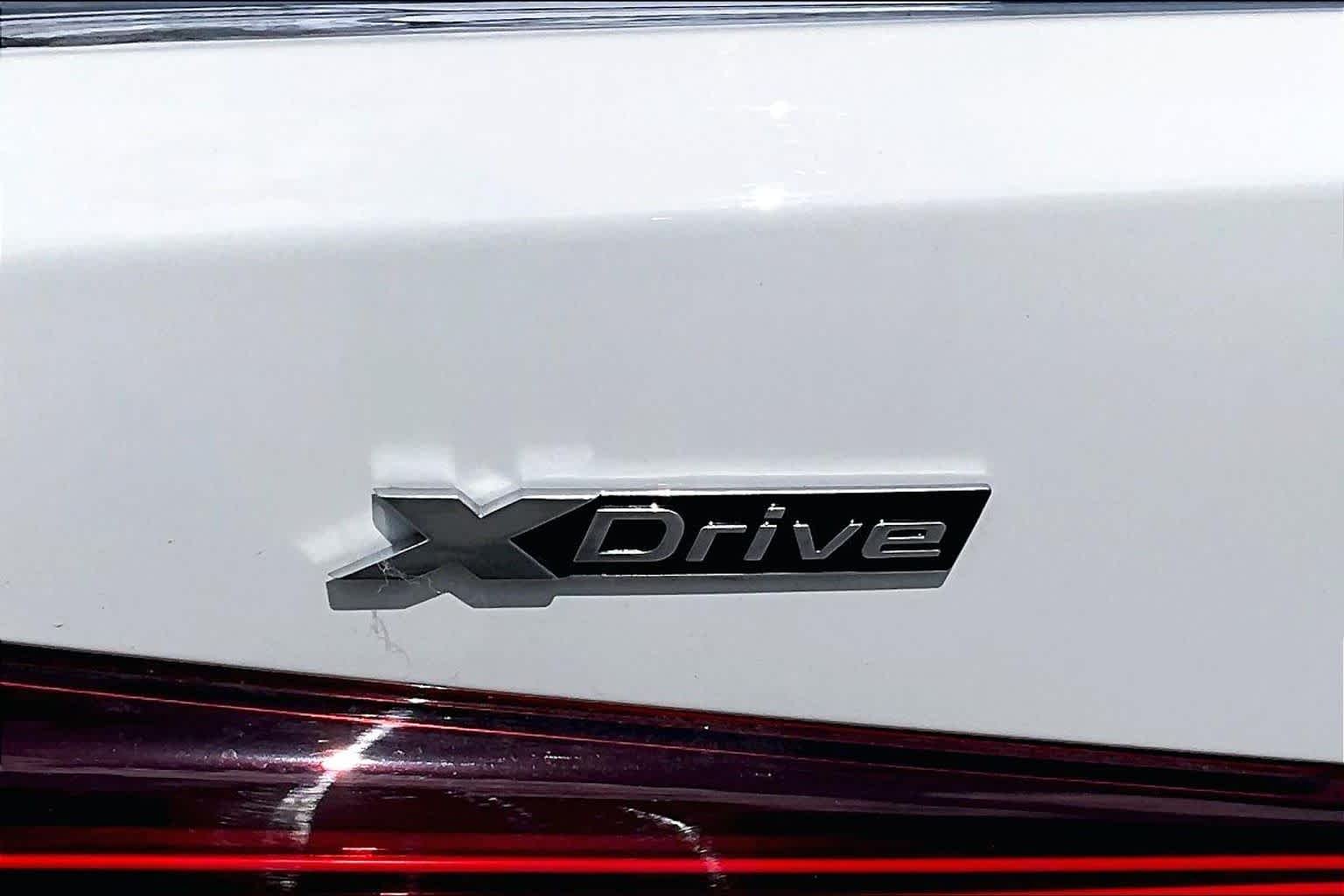 Used 2026 Alpine White BMW Competition xDrive image 32