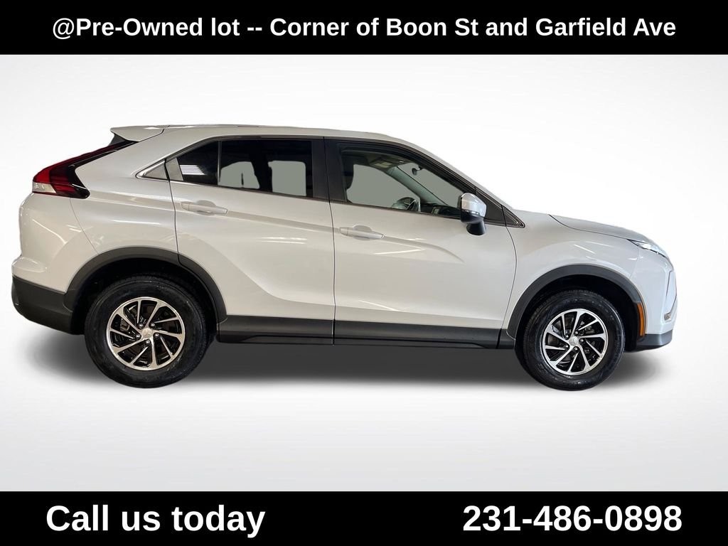 Used 2022  Mitsubishi ES image 6