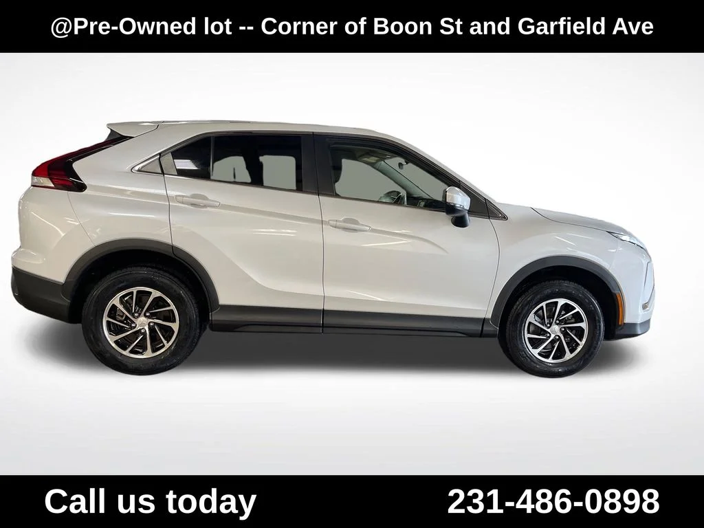 Used 2022  Mitsubishi ES image 6
