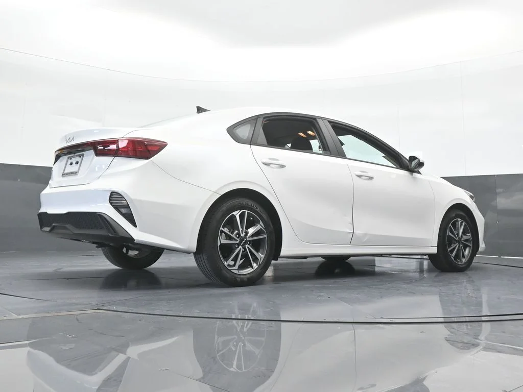 Used 2023 Snow White Pearl Kia LXS image 53
