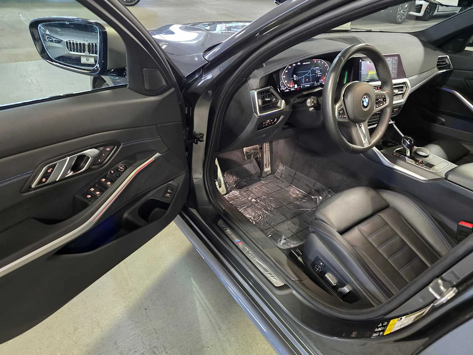 Used 2021 Mineral Gray Metallic BMW xDrive image 29
