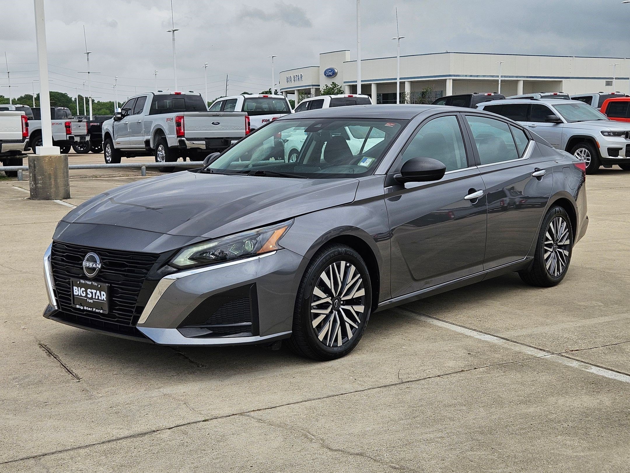 Certified Used 2025 Gun Metallic Nissan 2.5 SV image 7