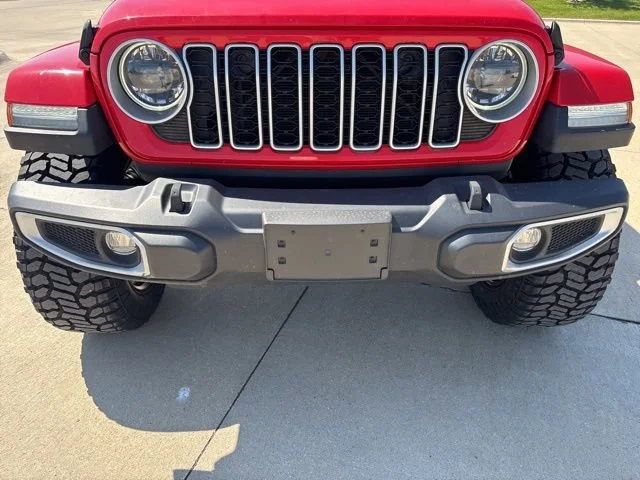 Used 2024 Red Jeep Sahara image 31