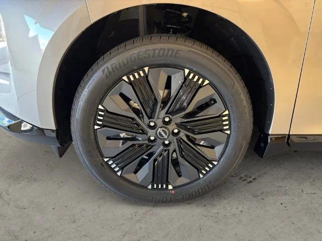 New 2027 Silver Nissan Platinum image 15