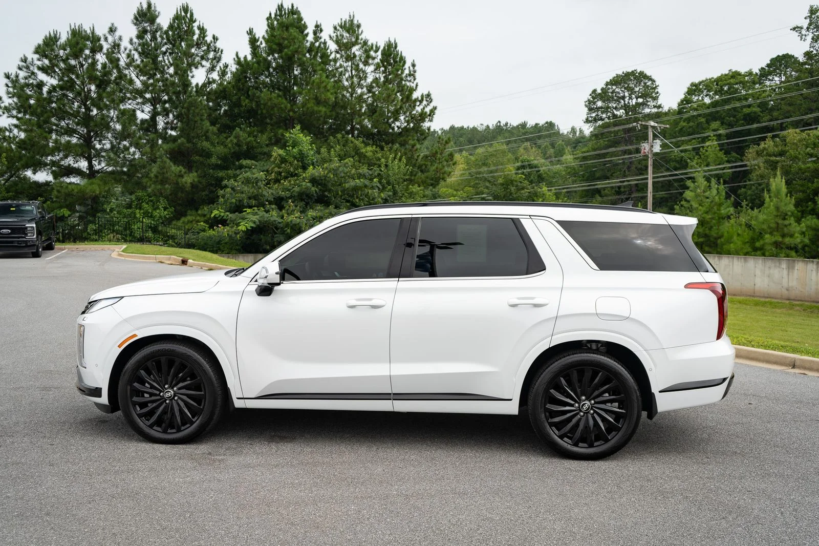 Used 2025 White Hyundai Calligraphy Night Edition image 5