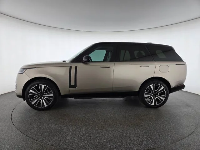 Used 2026 Batumi Gold Premium Metallic Land Rover SE image 29