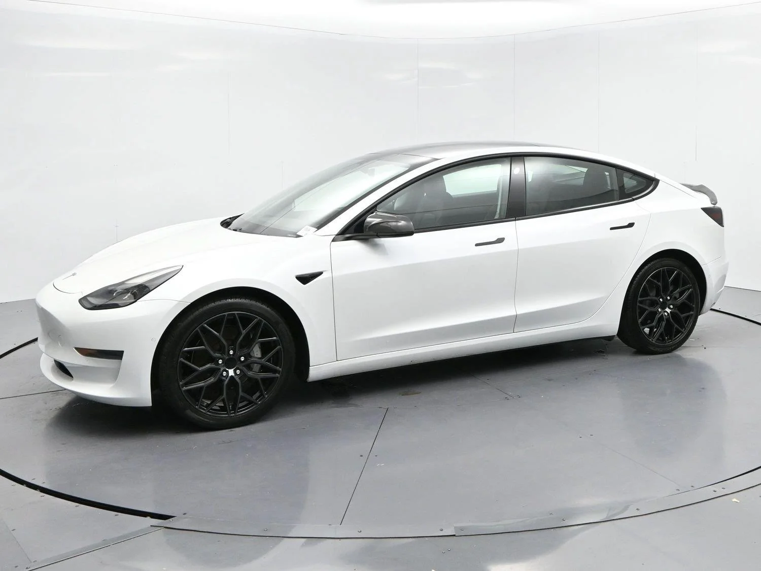 Used 2021 Pearl White Multi-coat Tesla Standard Range Plus image 4