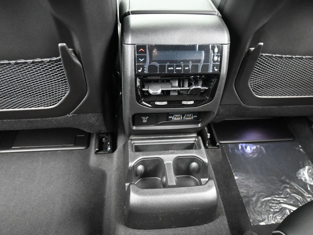 Used 2024 Silver Zynith Jeep Overland image 32