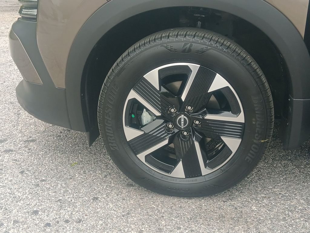 New 2026 Canyon Bronze Metallic Nissan SV image 26