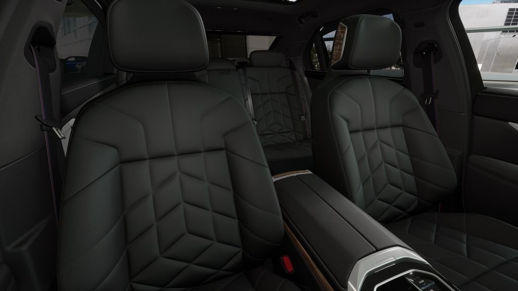 2026 BMW 7 Series 750e - Photo 41
