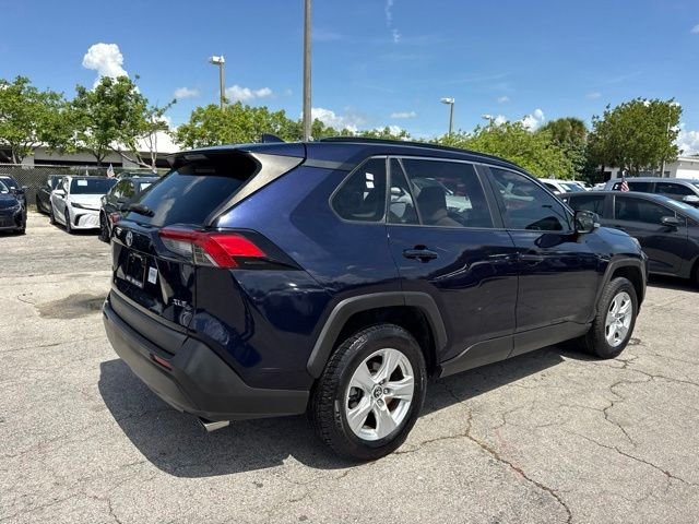 Used 2019  Toyota XLE image 12
