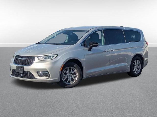 2024 Chrysler Pacifica Touring L's photo