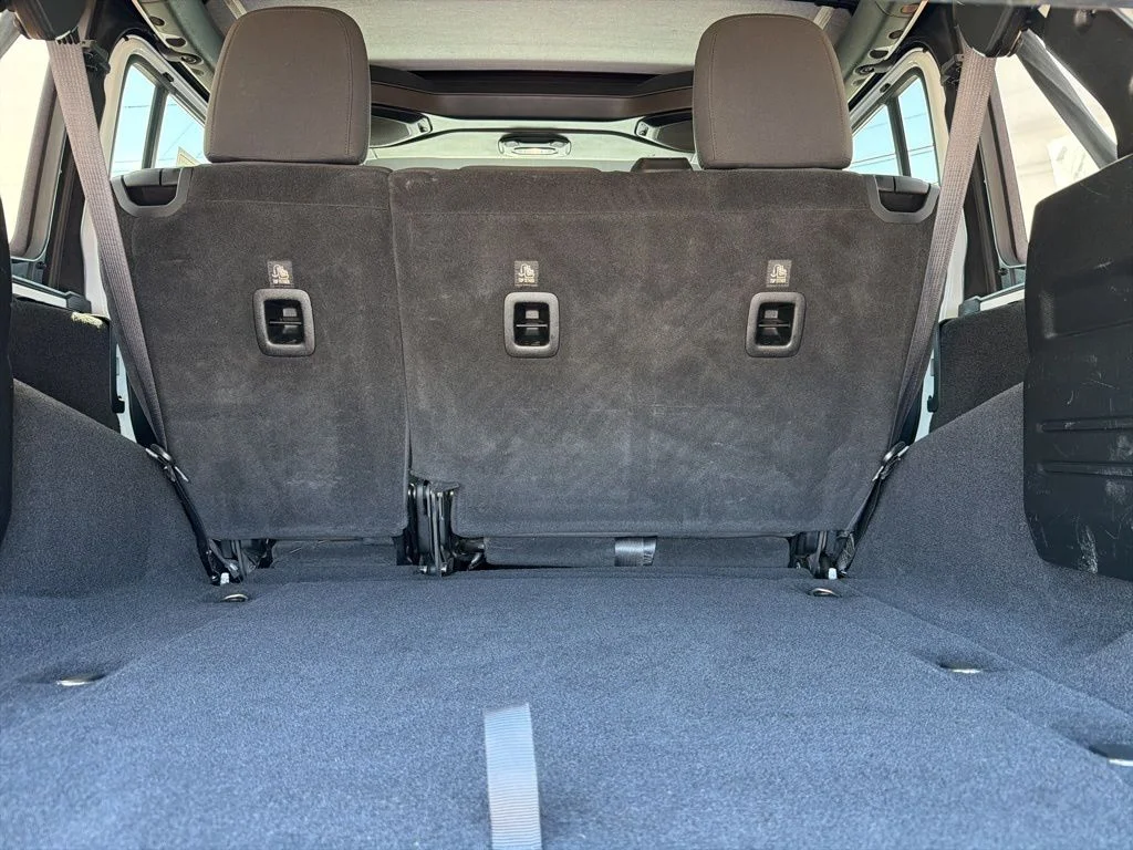 Used 2018 White Jeep Unlimited Sport S image 10