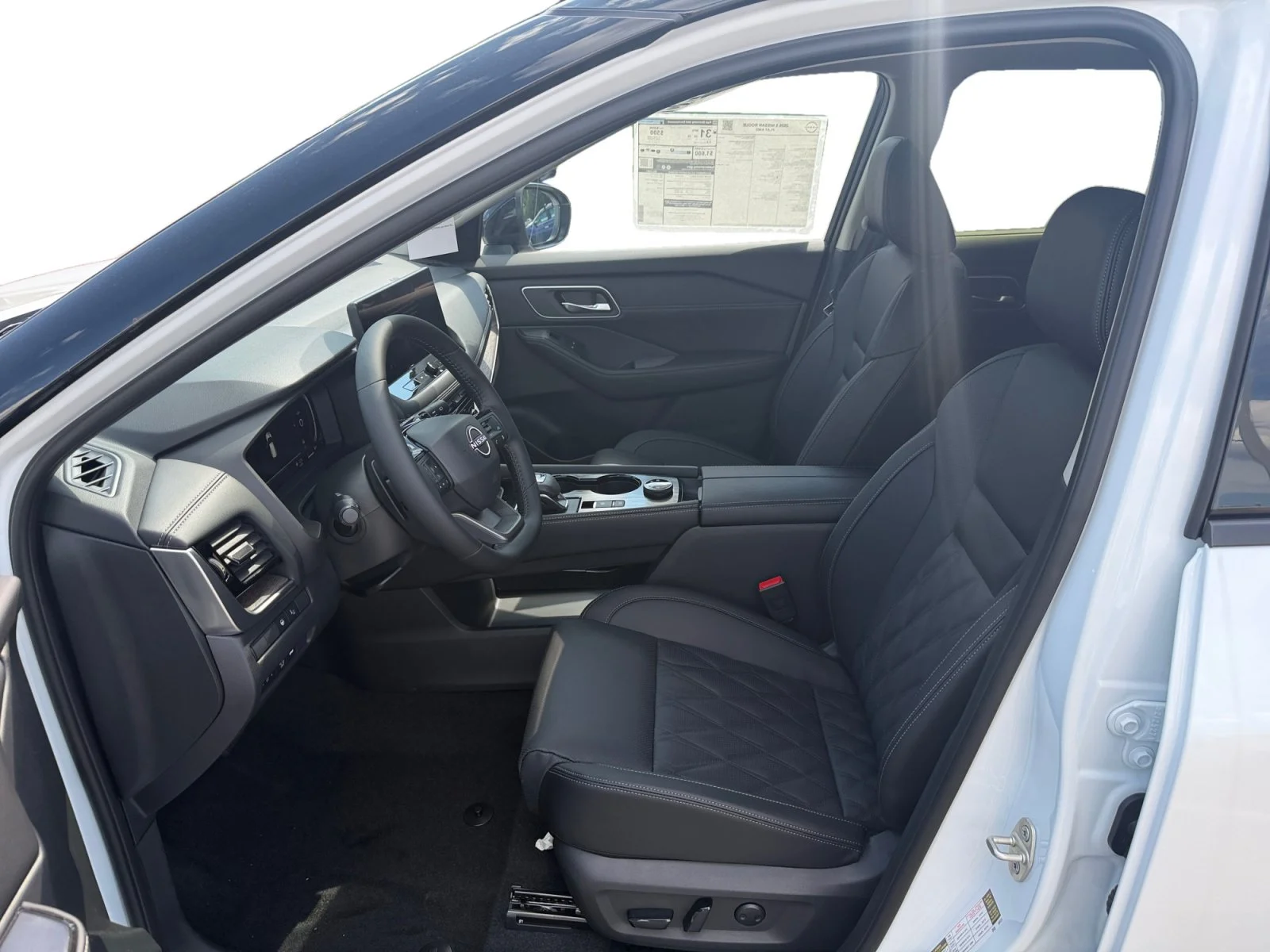 New 2026 Everest White Pearl/Super Black Nissan Platinum image 8
