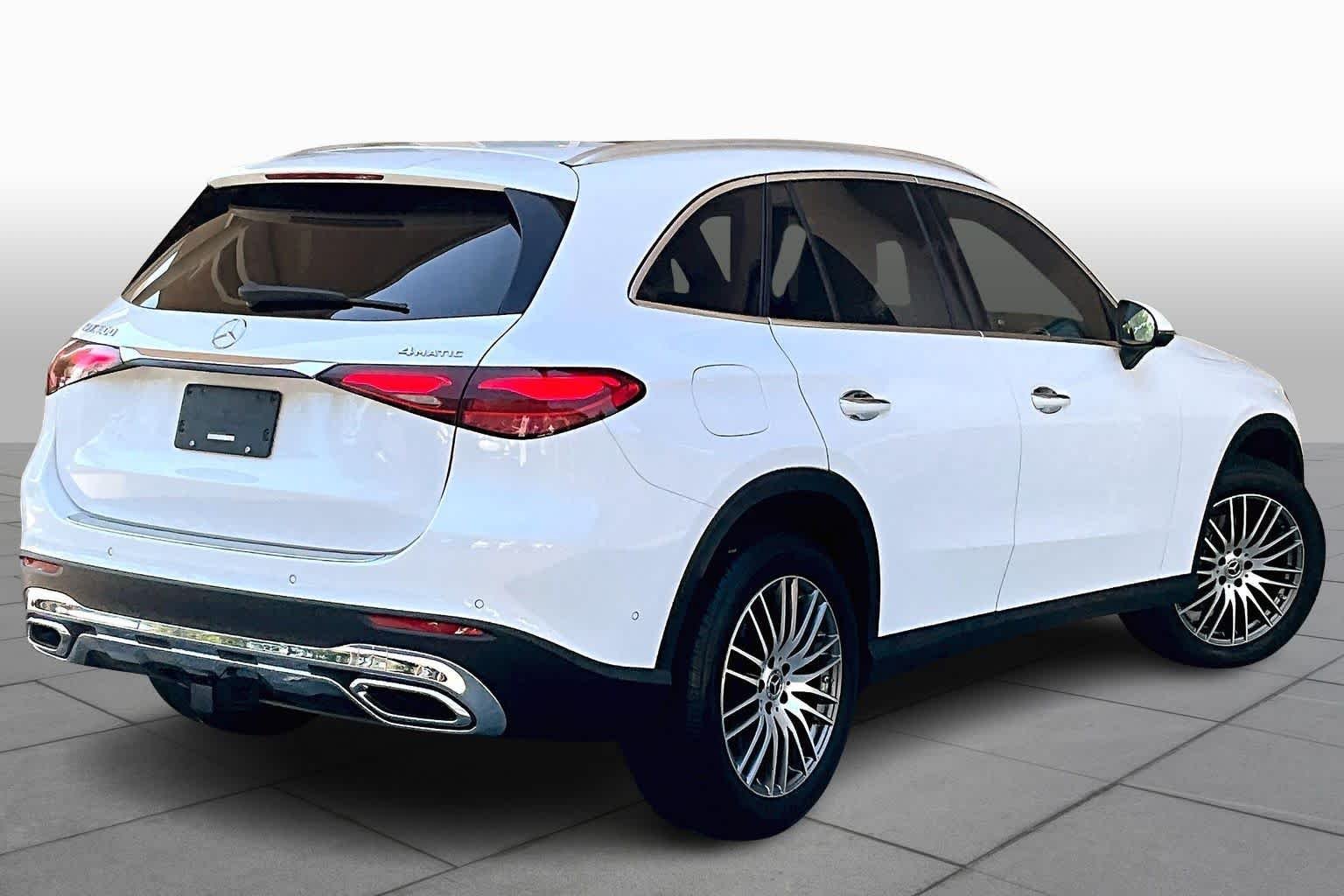 Used 2025 MANUFAKTUR Moonlight White Metallic Mercedes-Benz GLC 300 image 13