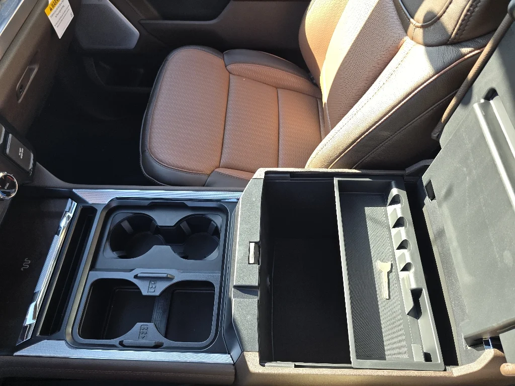 New 2027 Star White Metallic Tri-Coat Ford F-450® King Ranch® image 32