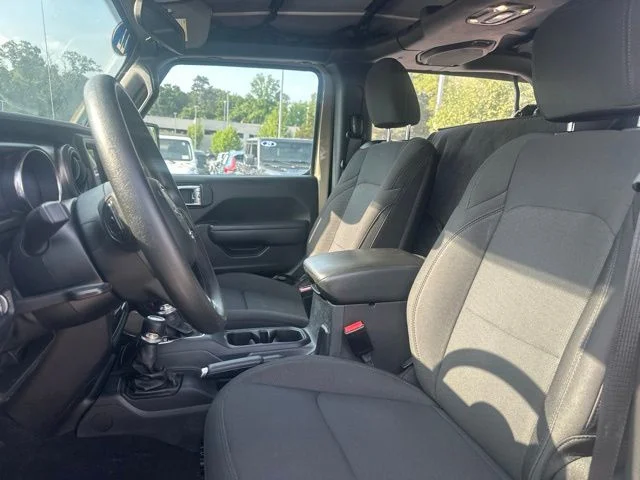 Used 2022  Jeep Sport image 10
