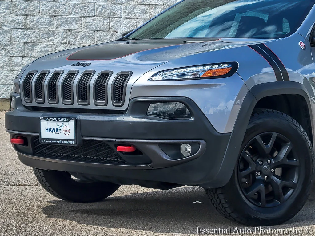 Used 2017 Billet Silver Metallic Clearcoat Jeep Trailhawk L Plus image 2