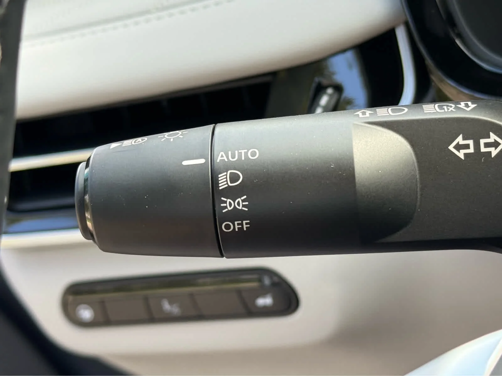 New 2027 2T RAD WHT INFINITI Autograph AWD image 14