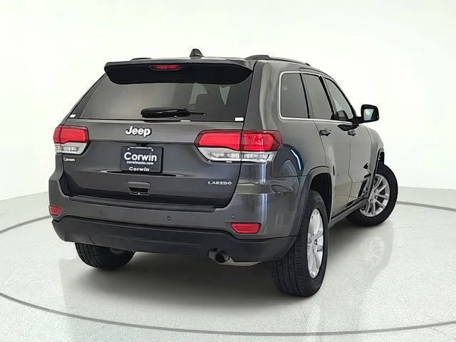 Used 2021 Granite Crystal Clearcoat Metallic Jeep Laredo E image 5