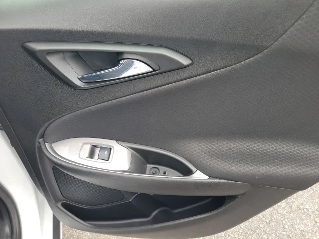 Used 2022 White Chevrolet LT image 40