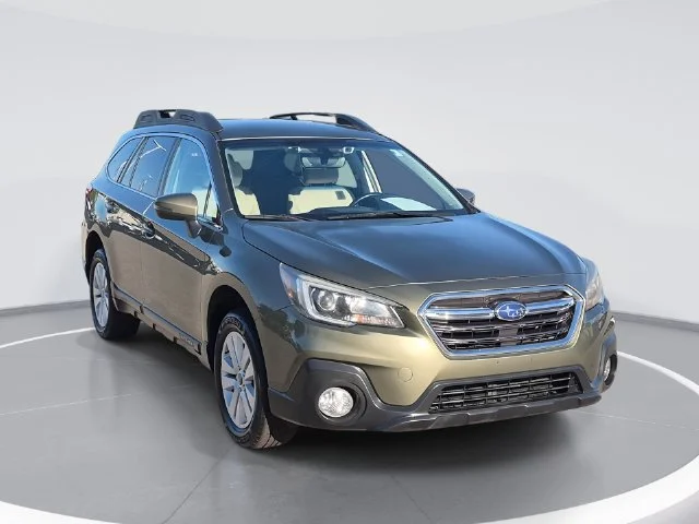 Used 2019 Green Subaru 2.5i Premium image 1