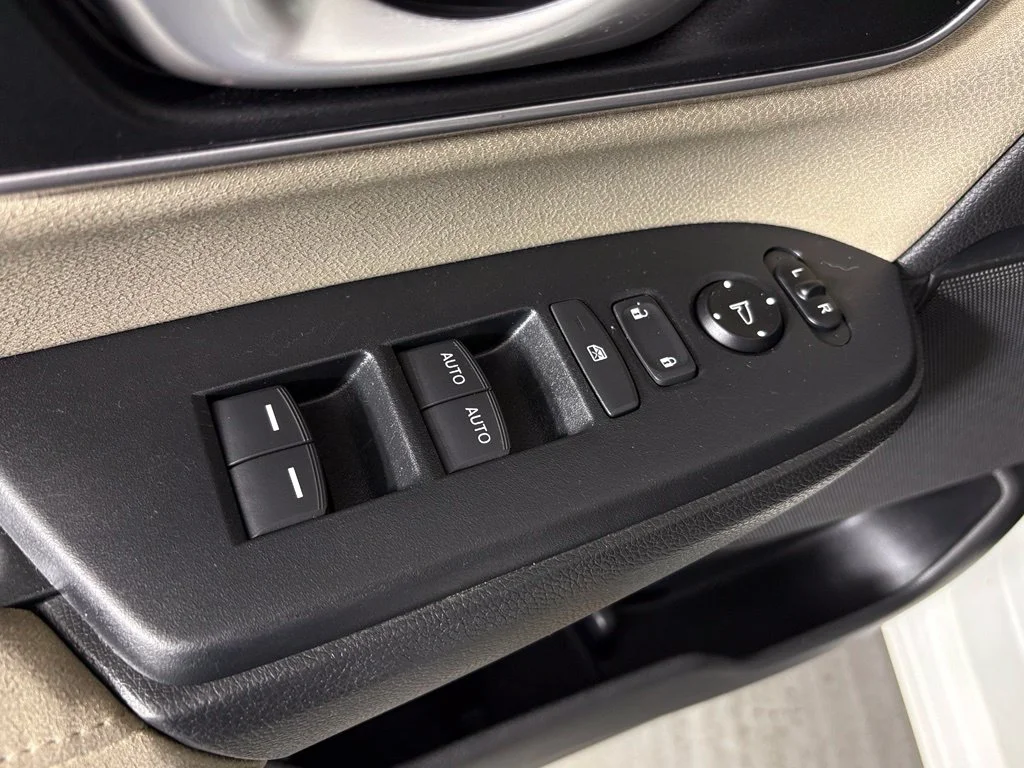 Used 2017  Honda EX image 13