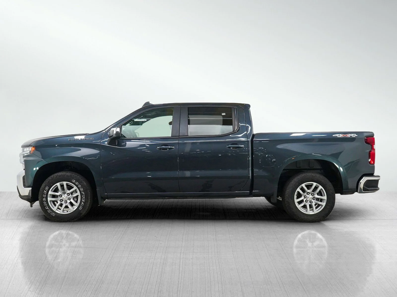 Used 2022 Chevrolet Silverado 1500 Limited LT with VIN 1GCPYDEK7NZ142325 for sale in Hopkins, Minnesota