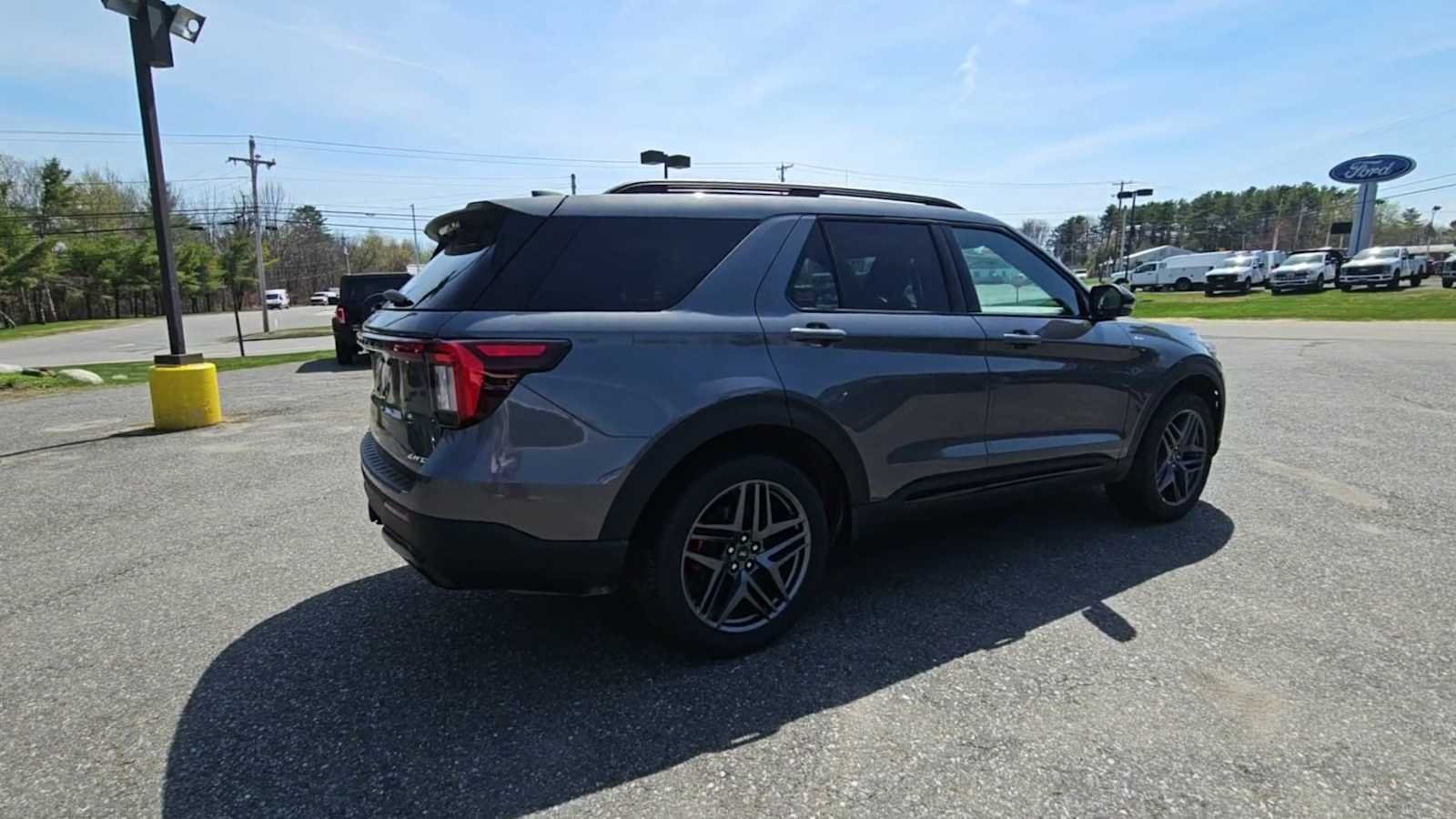 Used 2025 Carbonized Gray Metallic Ford ST-Line image 8