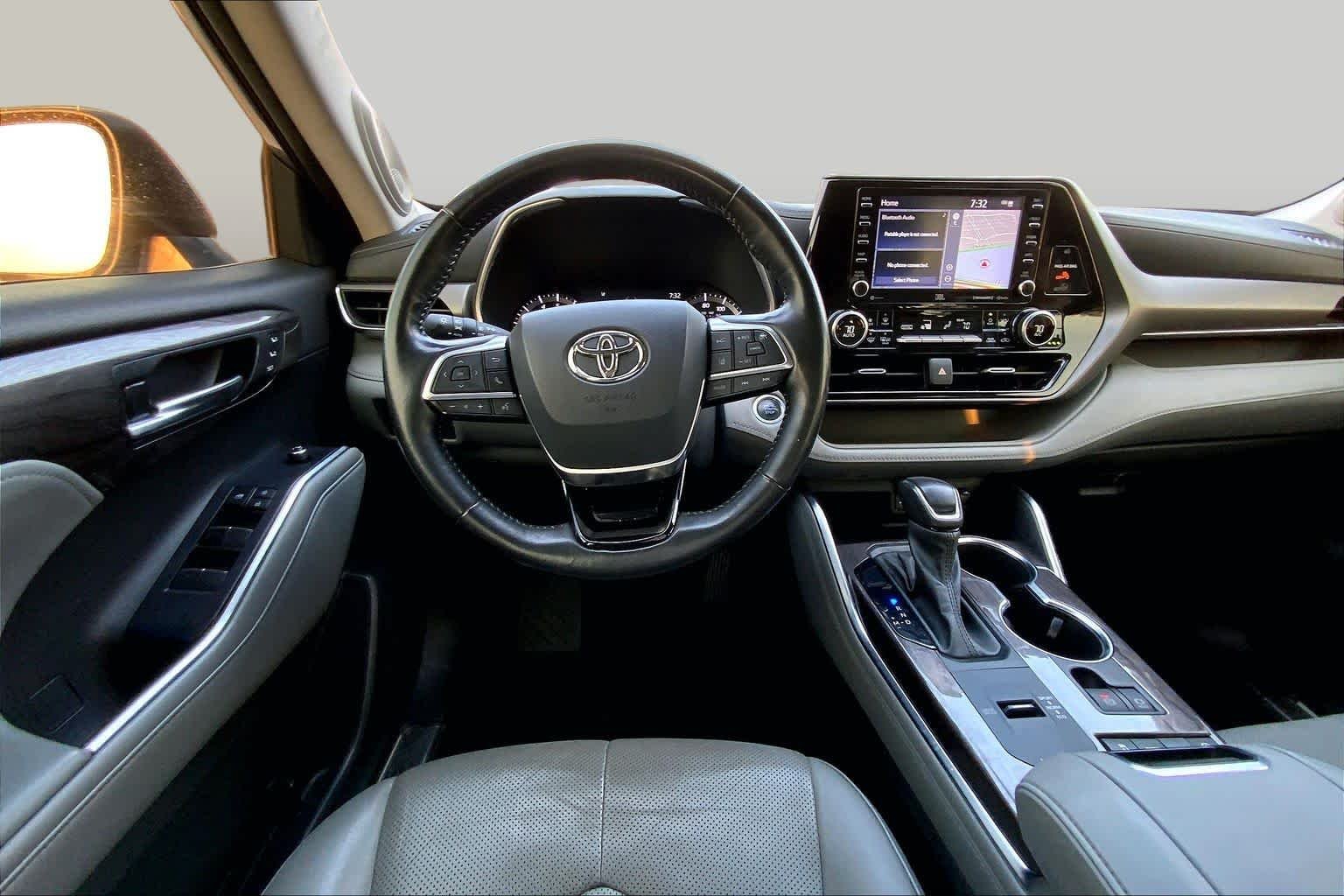 Used 2021 Moon Dust Toyota Limited image 6