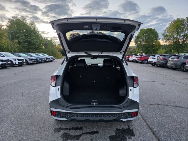 Used 2023 White Pearl Kia X-Line image 10