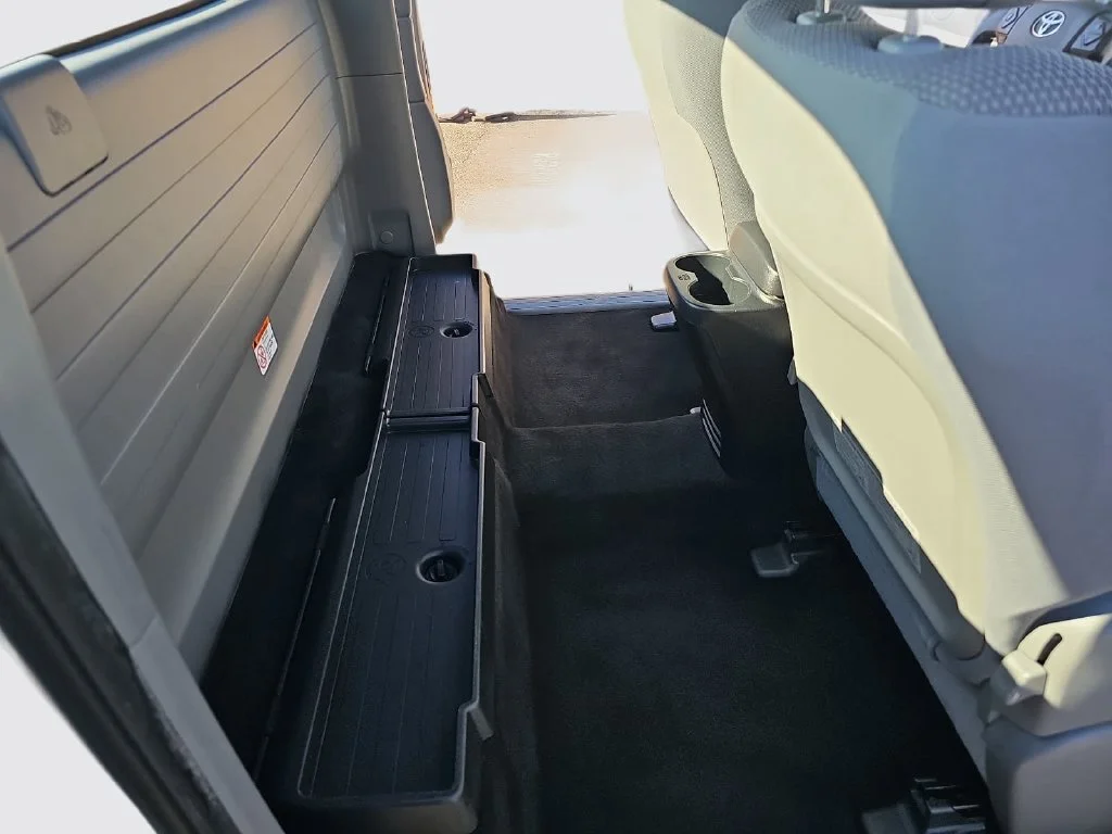 Used 2015 White Toyota Base image 11