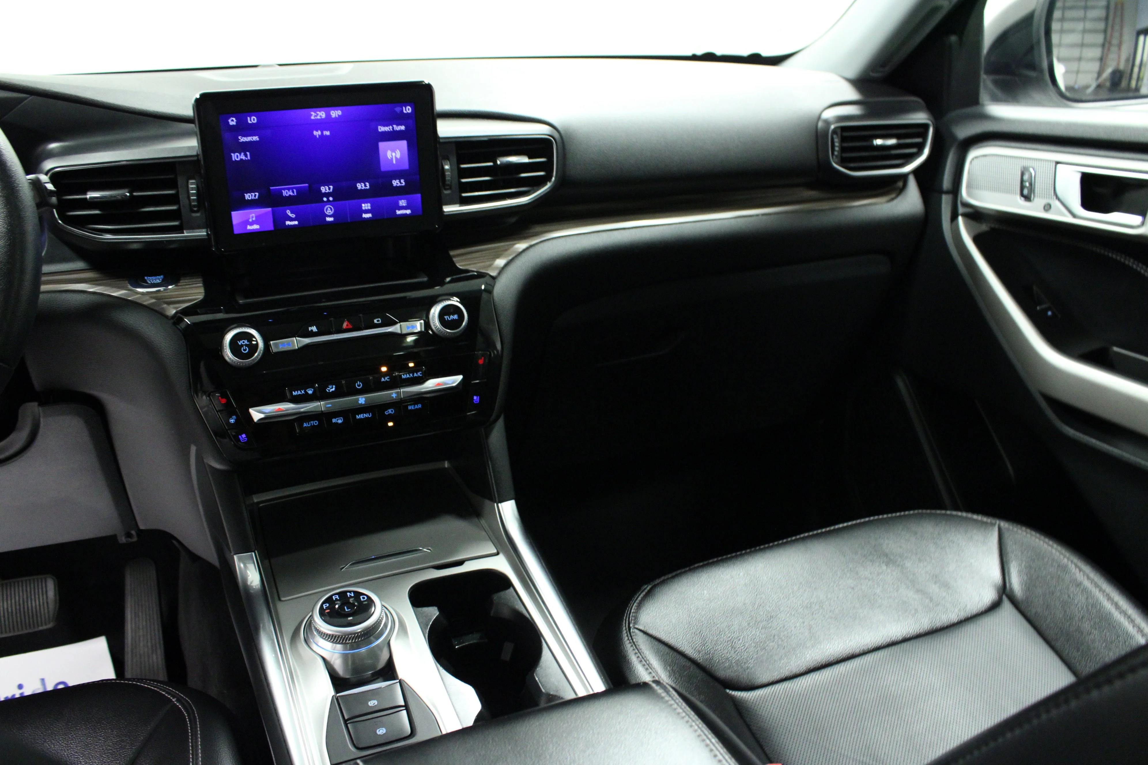 Used 2022 White Metallic Ford Limited image 20