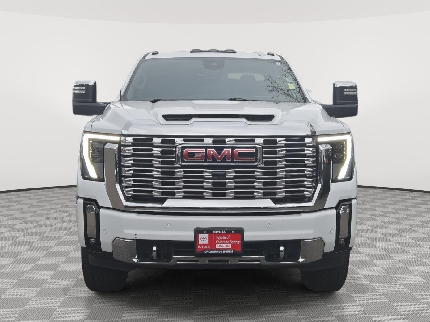 Used 2025 Summit White GMC Denali image 4