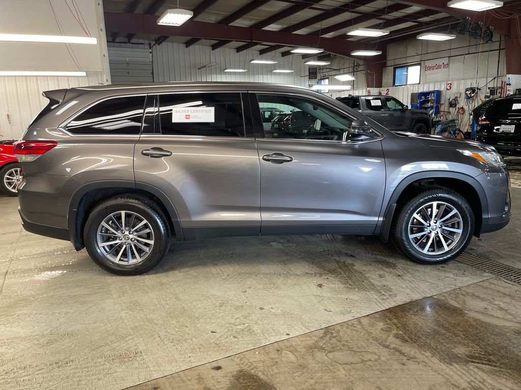 Used 2019 Gray Toyota XLE image 6